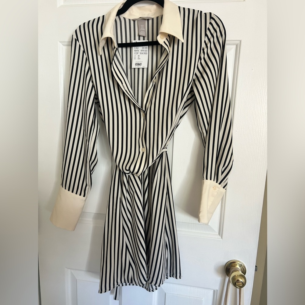 Cute H&M stripped long sleeved short dress size xs